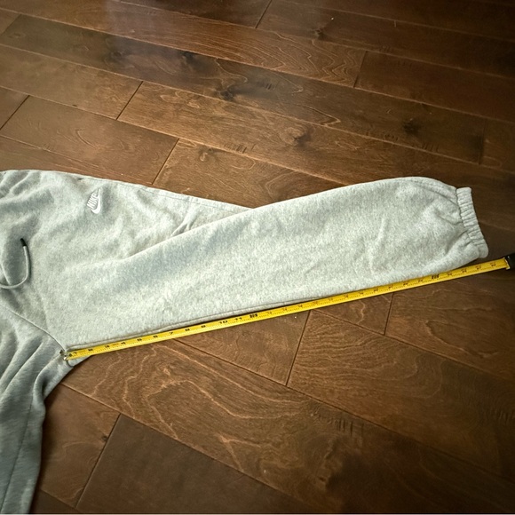 Nike gray sweatpants size Large. - Picture 5 of 6
